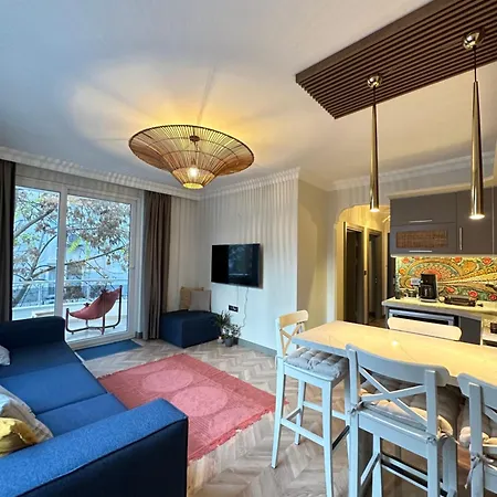 No:6 Luxury Comfort Art House Apartment