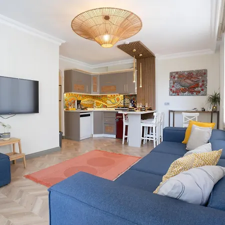 No:6 Luxury Comfort Art House *