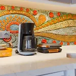 No:6 Luxury Comfort Art House